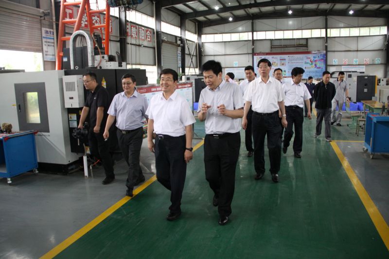 中央統(tǒng)戰(zhàn)部副部長、國家民委主任、黨組書記巴特爾、省委常委、統(tǒng)戰(zhàn)部部長崔保華，州委書記林書成，州委副書記、州長羅涼清、中央統(tǒng)戰(zhàn)部七局局長沈陽，國家民委辦公廳主任張京澤、研究室主任石玉鋼，省委統(tǒng)戰(zhàn)部副部長、省民宗委主任姚斌參加調(diào)研 (3).JPG