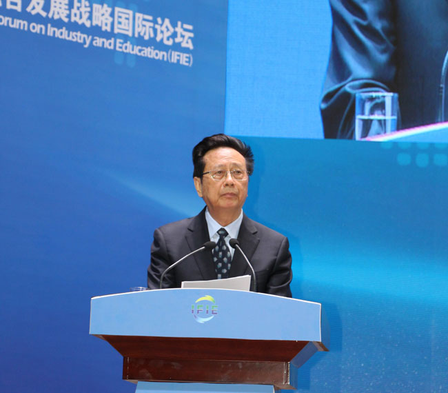 1527041331950604.jpg 陳昌智理事長(zhǎng)作論壇主旨講話(huà).jpg