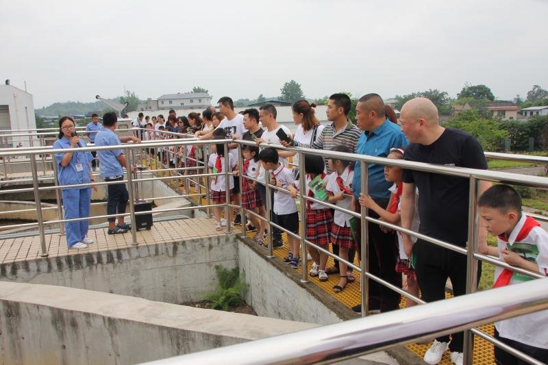 1528788745396334.jpg 繼光實(shí)驗(yàn)學(xué)校開展社會(huì)實(shí)踐活動(dòng).JPG