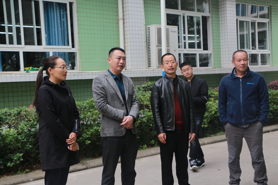1573183226958283.jpg 中江縣領(lǐng)導(dǎo)到繼光實(shí)驗(yàn)學(xué)校檢查指導(dǎo)禁毒教育工作.JPG