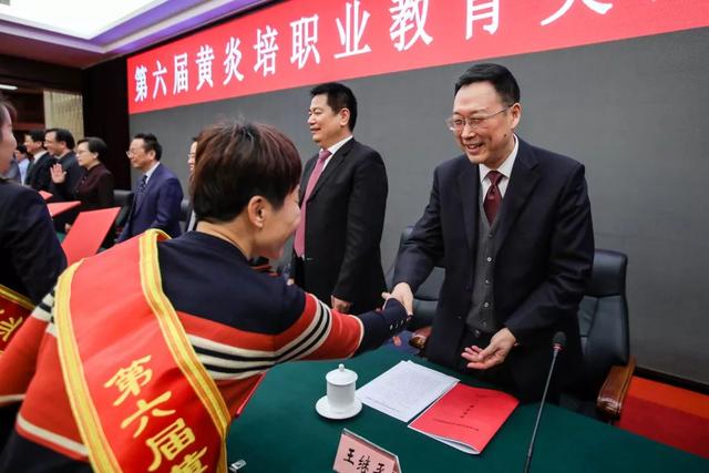 黃炎培職業(yè)教育獎(jiǎng)揭曉，向獲獎(jiǎng)?wù)咦ＹR！