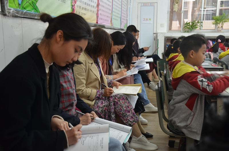 1617245735470072.jpg 阿壩茂縣鳳儀鎮(zhèn)小學(xué)到德外小學(xué)開(kāi)展跟崗學(xué)習(xí)活動(dòng)2.JPG