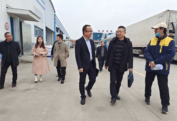 1646874676585274.jpg 深入企業(yè)考察 鋪平學生本地就業(yè)路1_副本.jpg