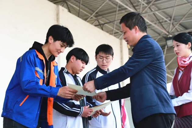 1647851611714336.jpg 黃許職中舉行技能大賽頒獎(jiǎng)儀式_副本.jpg