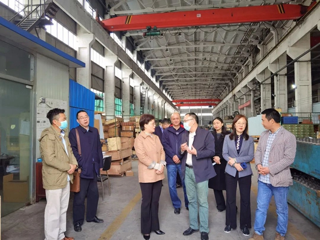 1650507016723053.jpg 朱莉詳細詢問德陽東方卓越電工設(shè)備公司生產(chǎn)經(jīng)營情況.jpg