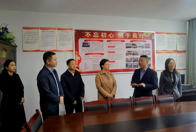 1650507194600348.jpg 朱莉一行調(diào)研民建羅江支部“會員之家”建設(shè).jpg