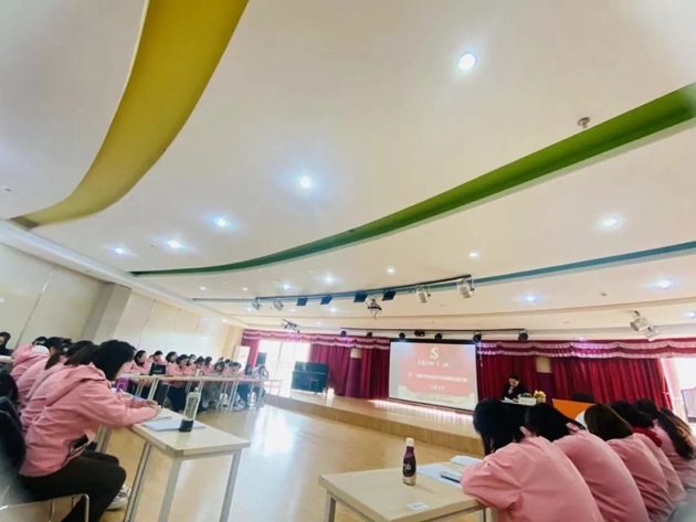 1651714988844291.jpg 德外幼兒園召開(kāi)“深化作風(fēng)紀(jì)律建設(shè)暨干部大走訪、教師大家訪”專項(xiàng)工作部署會(huì)暨民主生活會(huì)_副本.jpg