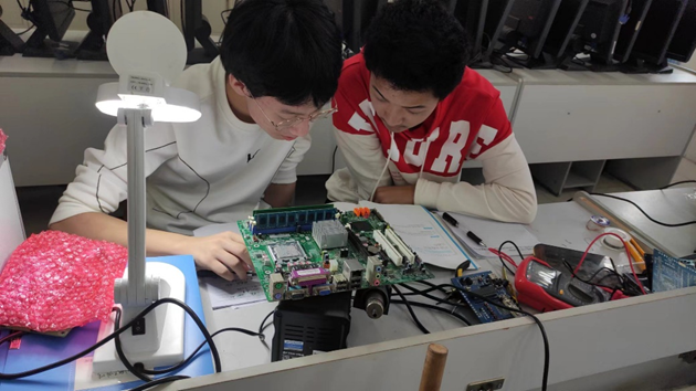 1667203538600469.png 計算機數(shù)據(jù)恢復(fù)組學(xué)生訓(xùn)練_副本.png