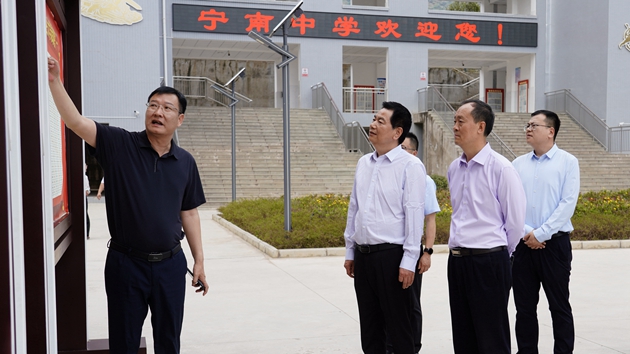 蘇華一行來(lái)到寧南中學(xué)北校區(qū)，詳細(xì)了解我縣教育發(fā)展情況。_副本.jpg